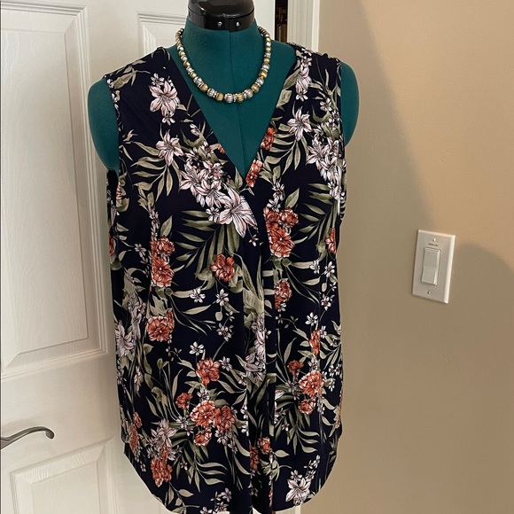 Daniel Rainn Tops - Daniel Rainn Floral V-Neck Blouse - Midnight Navy 1X Plus stretch